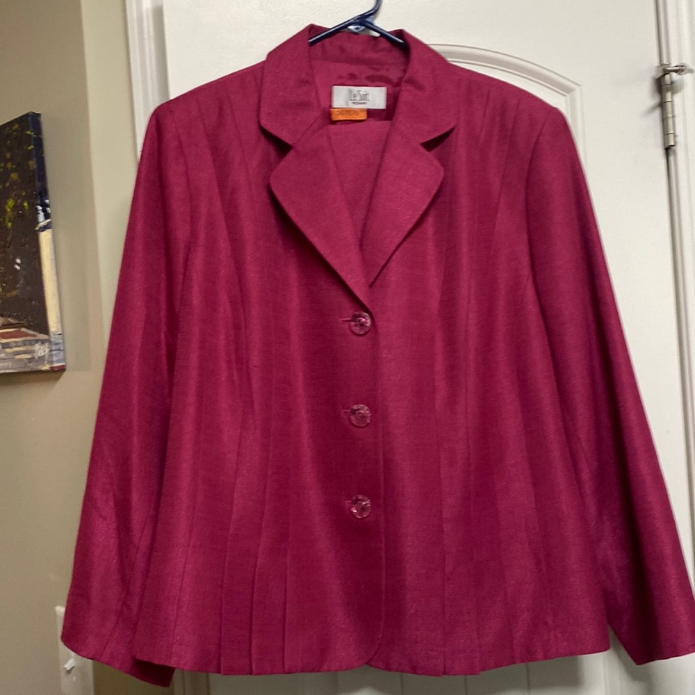 LeSuit 2 Piece Suit